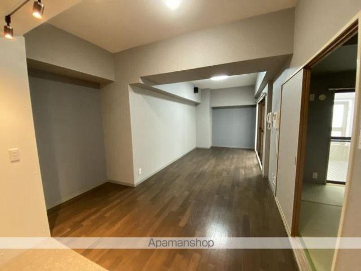 香川県高松市観光通1丁目の賃貸マンションの居間