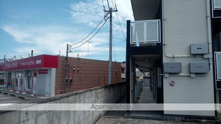 レオパレス阿左美の玄関