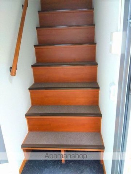 レオパレスハーヴェスト湖北の玄関