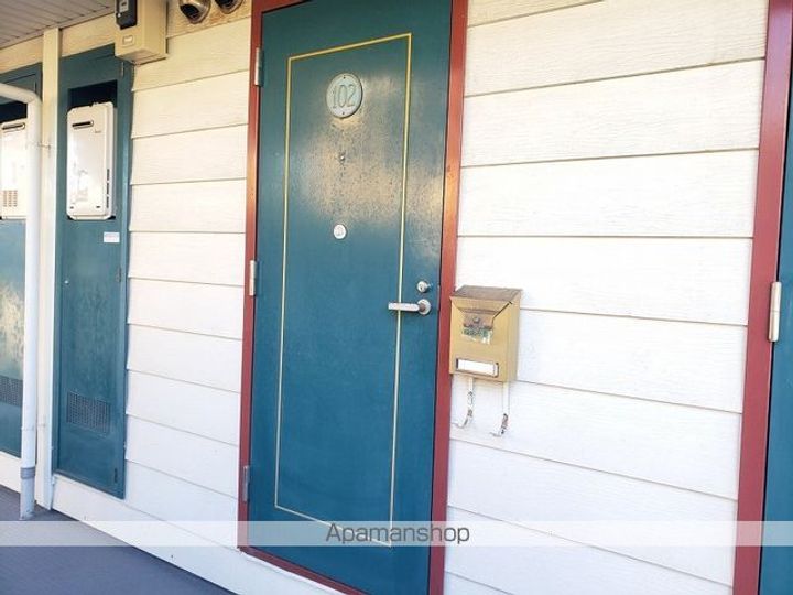 レオパレスTAMURA98の玄関