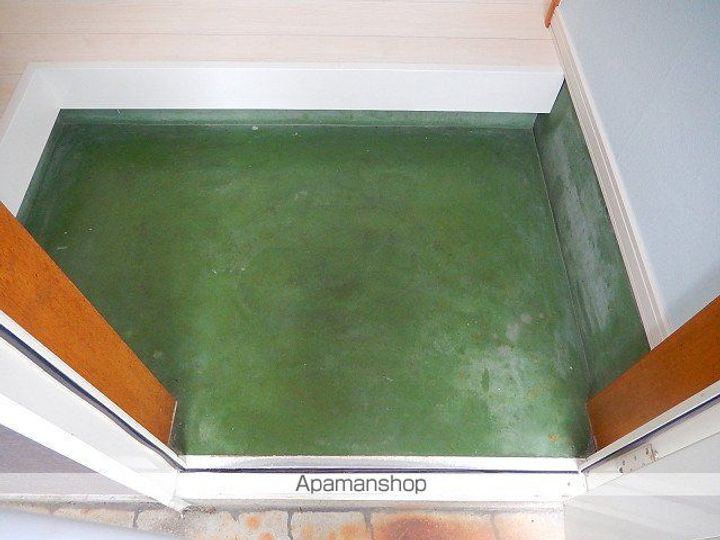 タウニーみどり苑B棟B-1の玄関