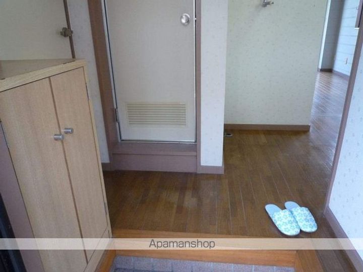 第2ハイツ八ツ坂101の玄関