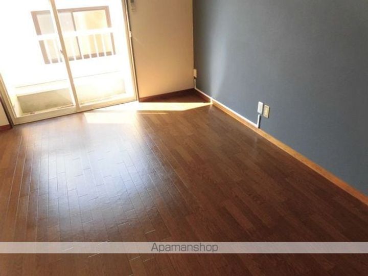 バルコン・ソワの居間