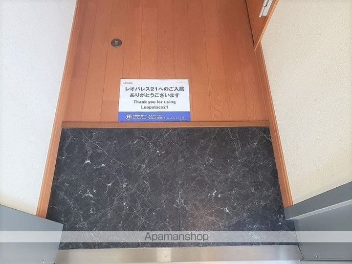 レオパレスローズ ワンの玄関