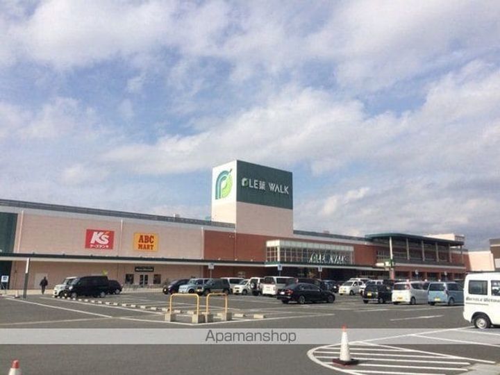エメラルドの周辺