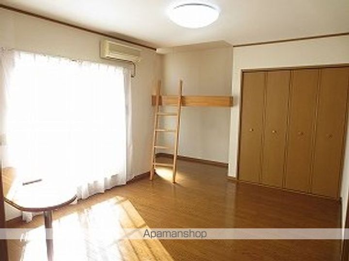 静岡県浜松市中央区助信町の賃貸アパートの居間