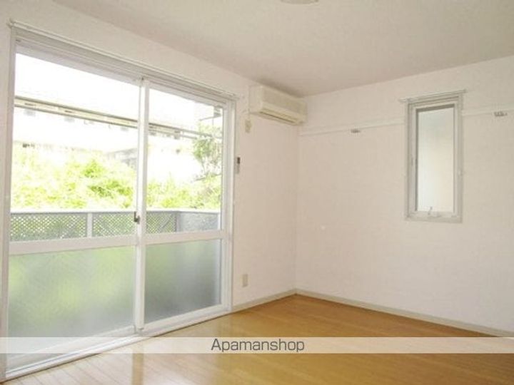 S・ドミール202の居間