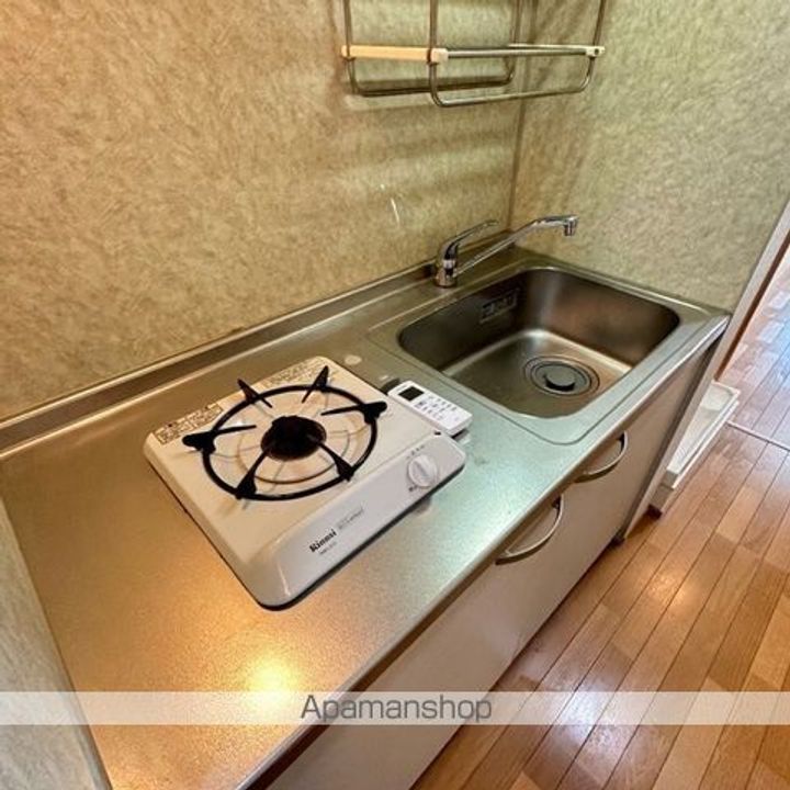 滋賀県東近江市東沖野1丁目の賃貸アパートのキッチン