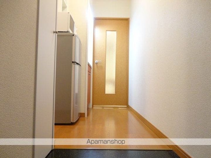 レオパレス樹木207の玄関