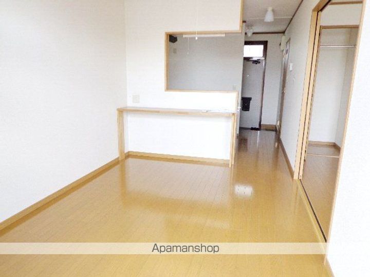 ハイツ ウエスト201の居間