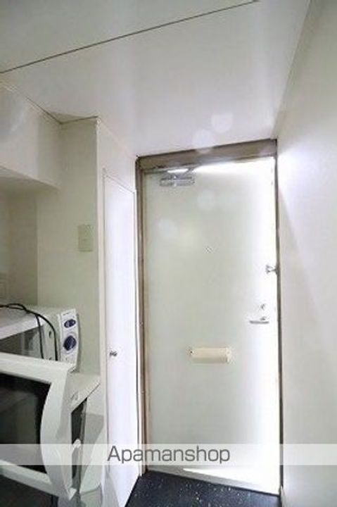 レオパレスカーサホープ2号館の玄関