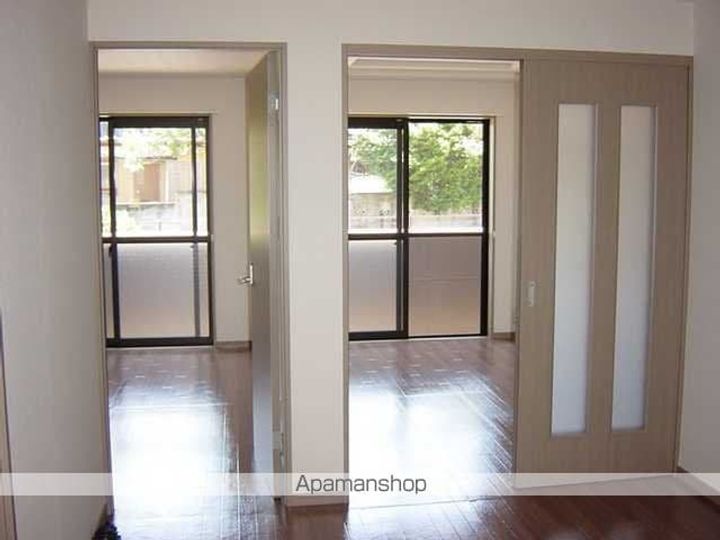 メルキュレー102の居間