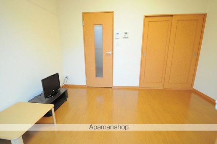 レオパレスメンターズハウスの居間