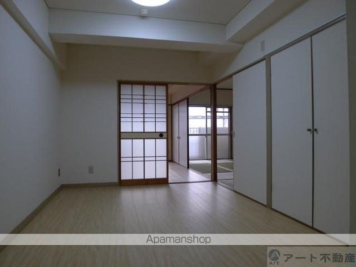 聖和ハイツ 西棟の居間