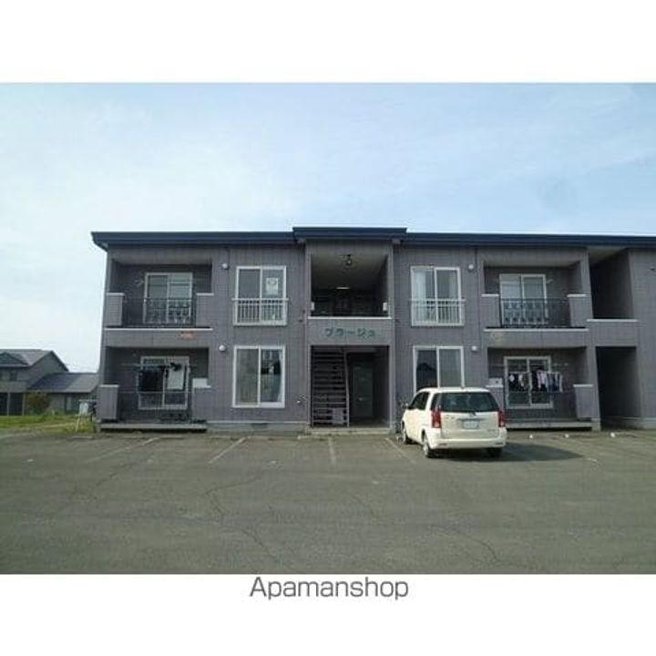 プラージュの外観