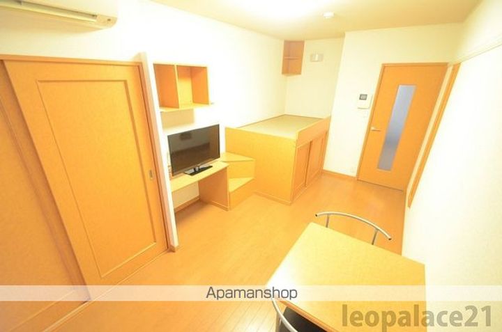 レオパレスSTANZA106の居間