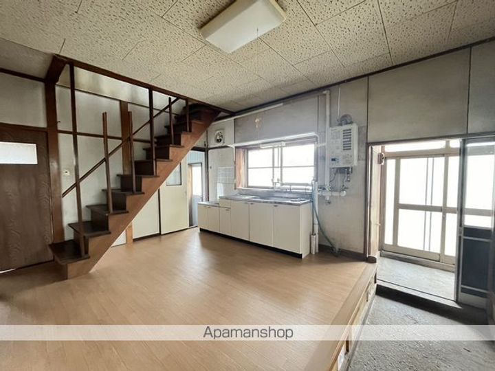 谷好町2丁目258番地貸家1の居間