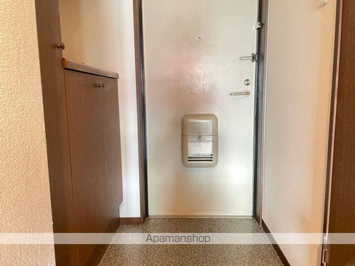 愛知県尾張旭市庄中町1丁目の賃貸マンションの玄関