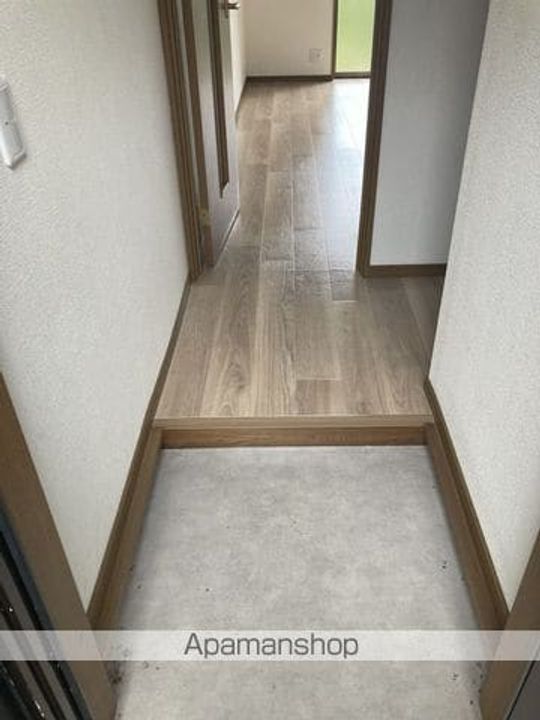 エイトライン A棟3の玄関