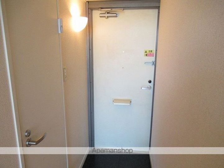 岩手県滝沢市室小路の賃貸アパートの玄関