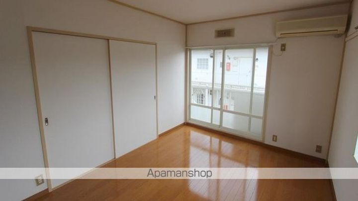 グリーンヒルズ玉藻ⅠB201の居間