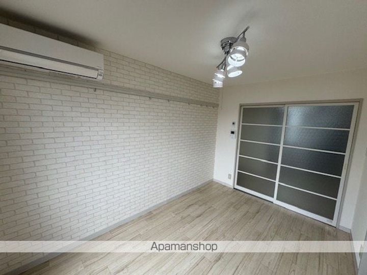 ビューラーアネックスの内装