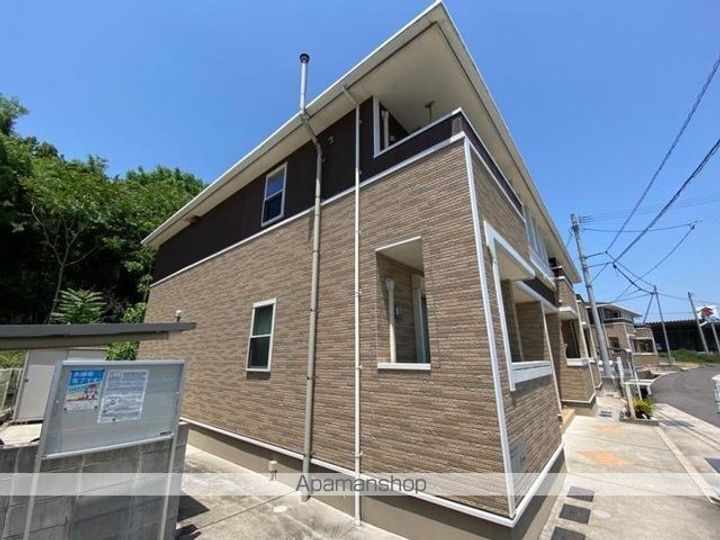 香川県高松市国分寺町新居の賃貸アパートの外観