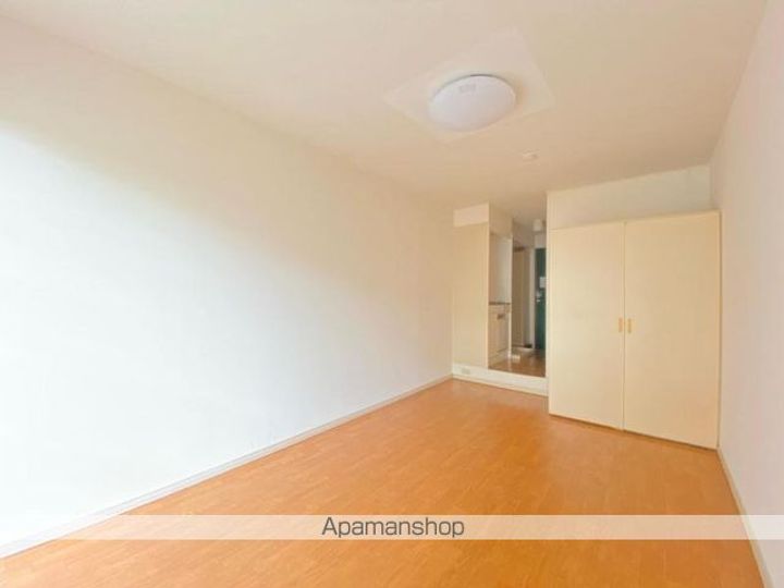 ピア三条北の居間