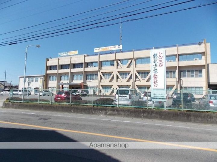 コモドフィオーレの周辺