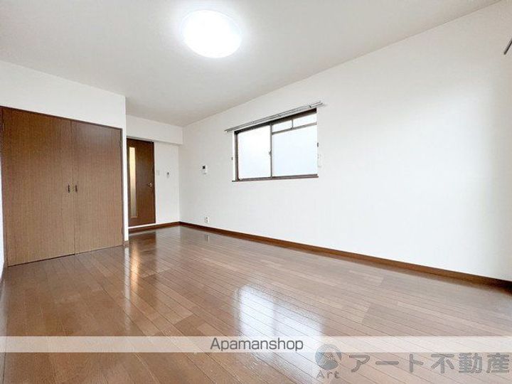 ブルーミングローズの居間