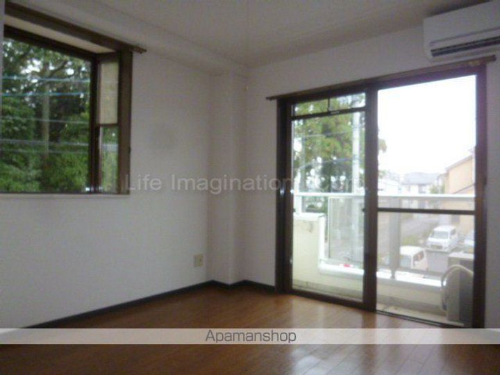 ランプハウス八日市の居間