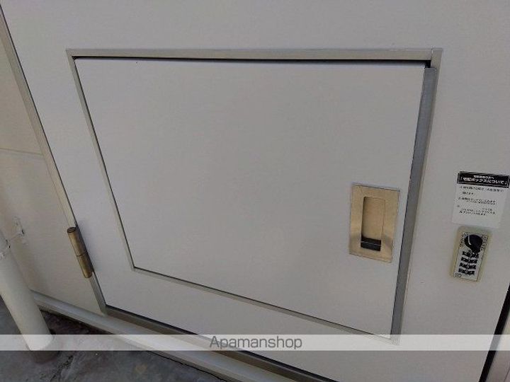 レオパレスフルールⅡ208の玄関