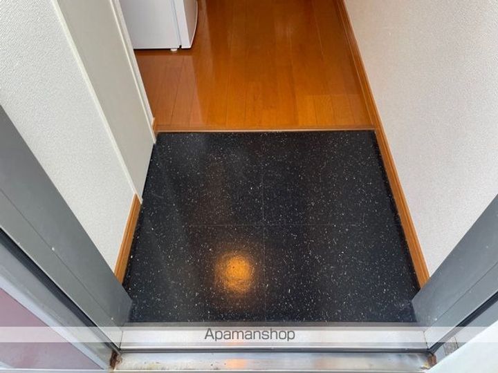 レオパレスメゾンドゥ ベルヴュ105の玄関