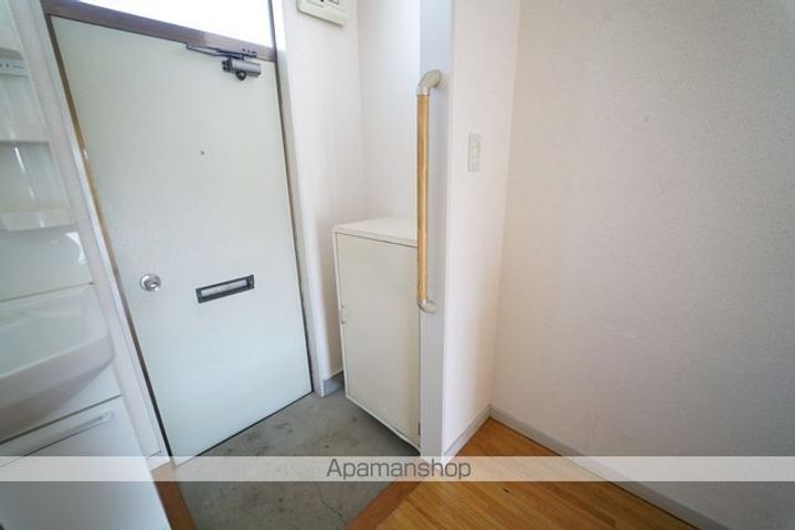東第二コーポ206の玄関