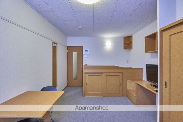 レオパレスプレシオッサの居間