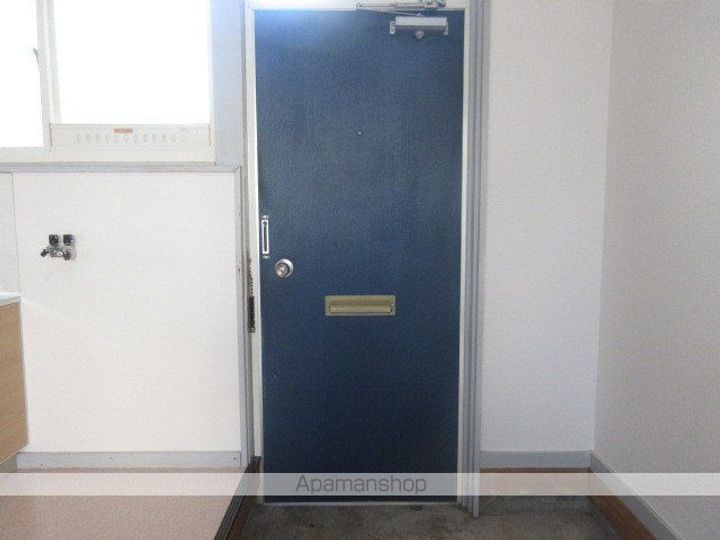 ドミール彩101の玄関