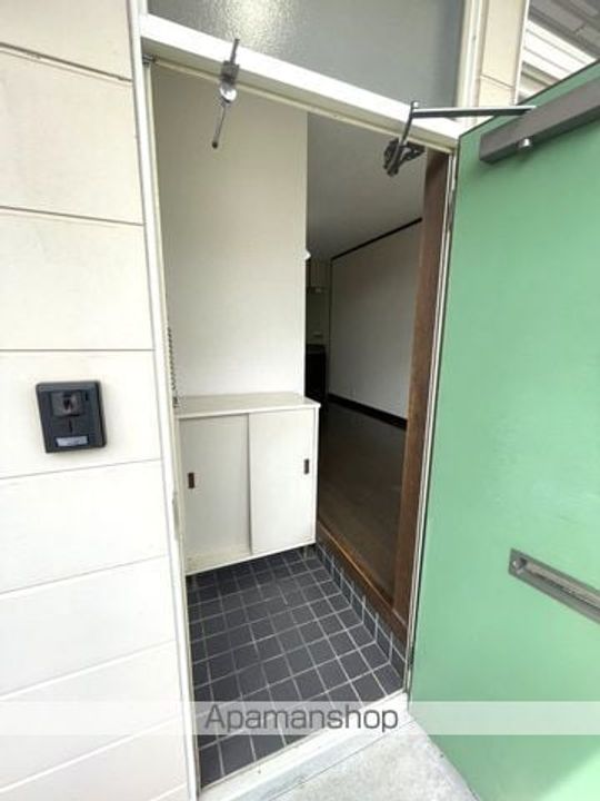 アドホックメゾンの玄関