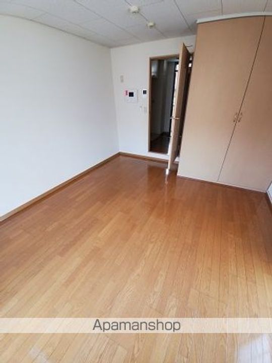 レオパレスフォレスト301の居間