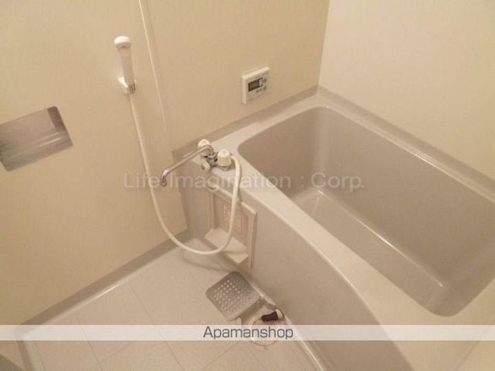 滋賀県近江八幡市鷹飼町北4丁目の賃貸マンションの風呂