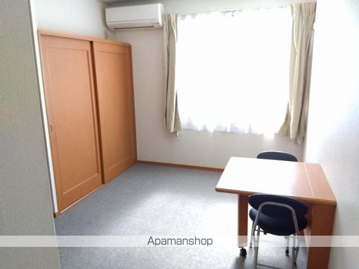 香川県坂出市久米町1丁目の賃貸アパートの居間