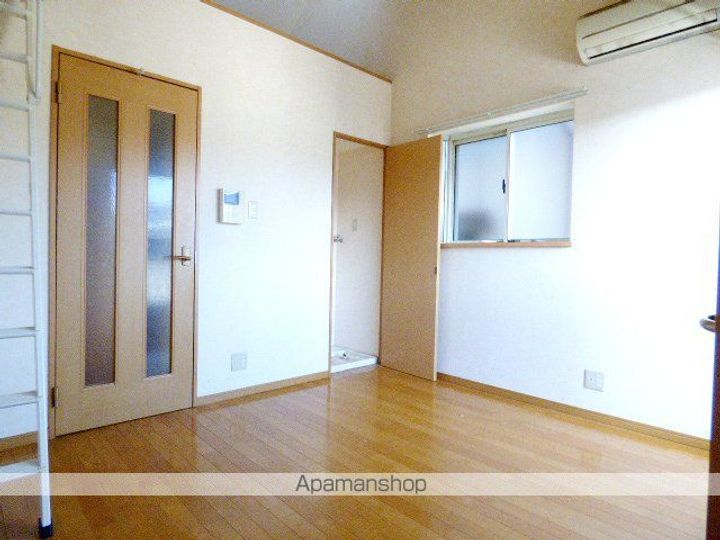 コンフォートベネフィス姪浜4101号室の居間