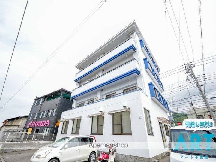 ソレイユ鷹ノ子駅前の外観