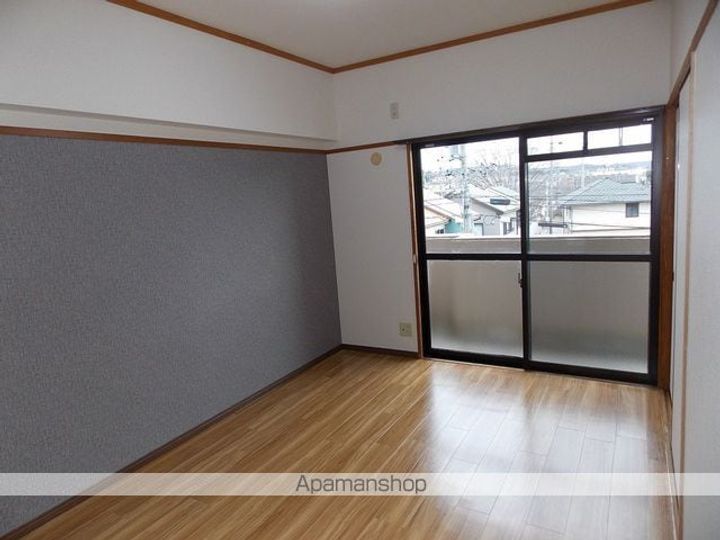 愛知県犬山市松本町1丁目の賃貸マンションの居間