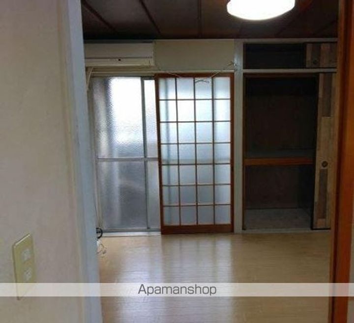 ドルフィン松福の内装