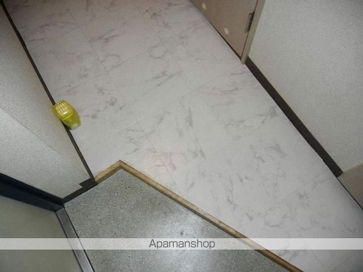 エトワール文京台201の玄関