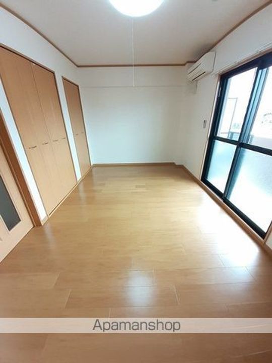 愛媛県新居浜市坂井町2丁目の賃貸マンション302の居間