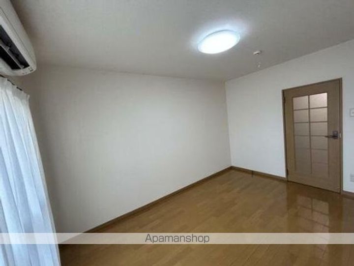 香川県高松市一宮町の賃貸マンションの居間