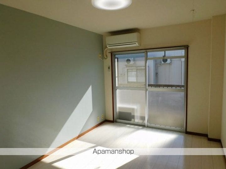 メゾン英の居間