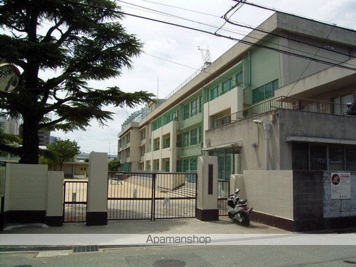 ベル蛍池の周辺