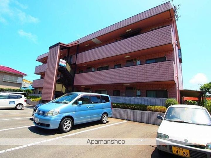 ロイヤルコーポ三笠の外観